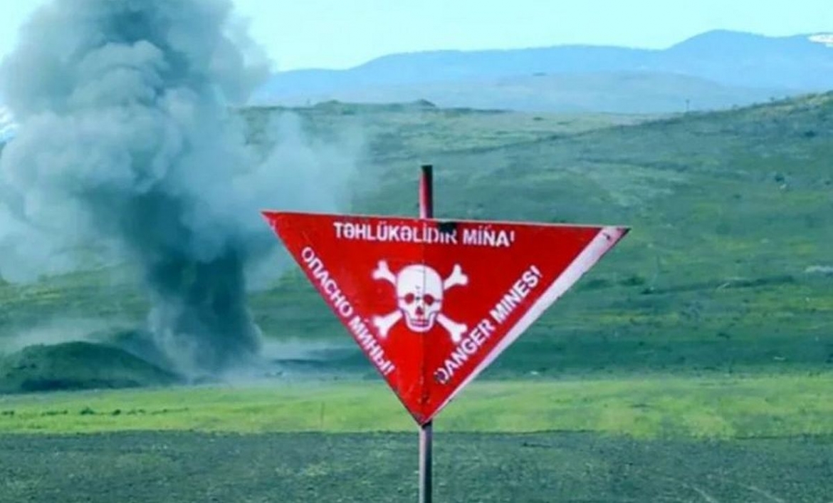 civil-serult-meg-amikor-traktor-aknába-utkozott-azerbajdzsan-aghdam-teruleten