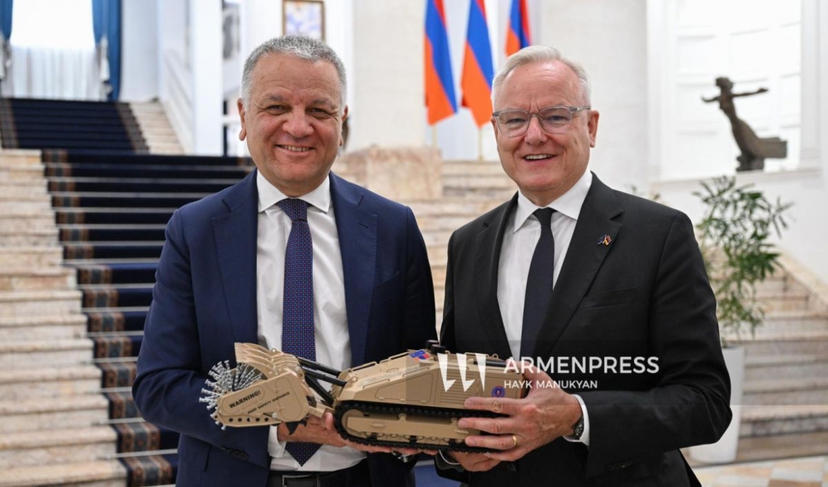 az-eu-következo-generacios-aknamentesito-gepet-adomanyoz-ormenyorszagnak